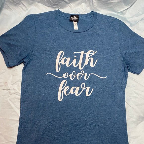 🍎🍎Faith Over Fear - Picture 1 of 2